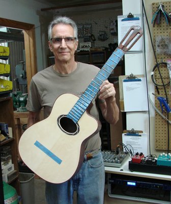 My Cabaret & luthier John Buscarino 02.JPG